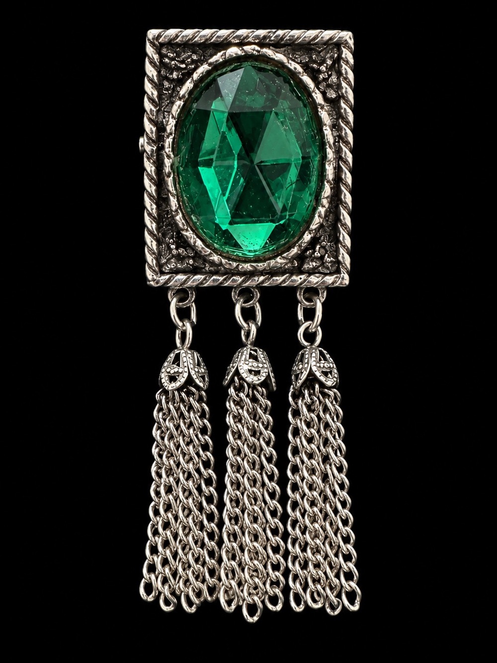 Vintage-Inspired Silver Pendant Necklace with Emerald Green Stone
